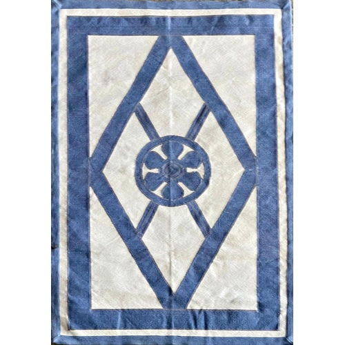 1601 - Andrew Martin Modern Flatweave Rug, Blue and Cream with Central floral motif
L185 x W125cm