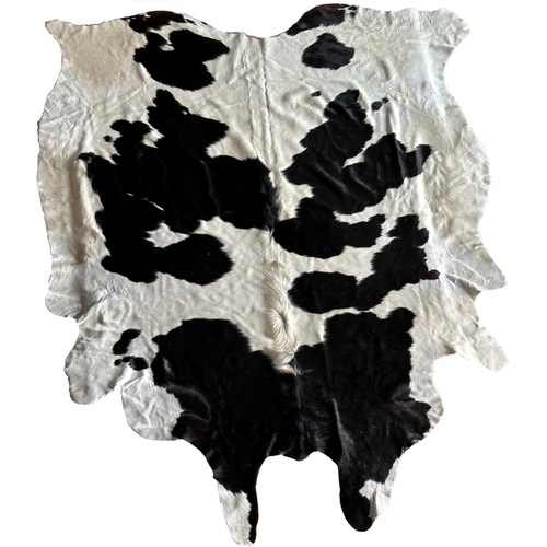 1521 - Large cow hide rug, L265 x W201cm