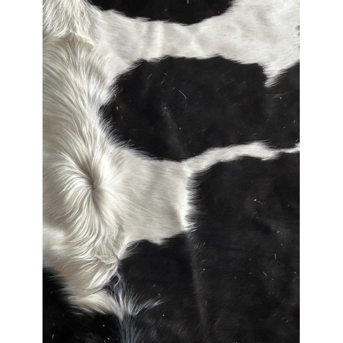 1521 - Large cow hide rug, L265 x W201cm