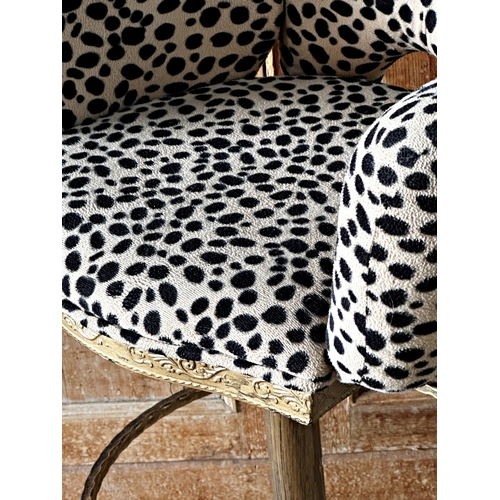 1221 - A pair of upholstered leopard print adjustable bar stools on fancy gilt metal frames.  
Height 97cm ... 