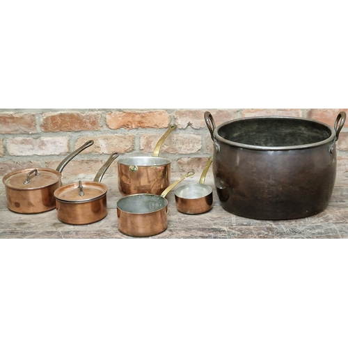 669 - Good collection of lidded copper and iron saucepans, with a good copper twin handled cauldron and la... 