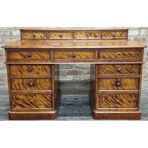 1311 - Good quality 19th century satin birch three piece kneehole writing desk/dressing table with moulded ... 