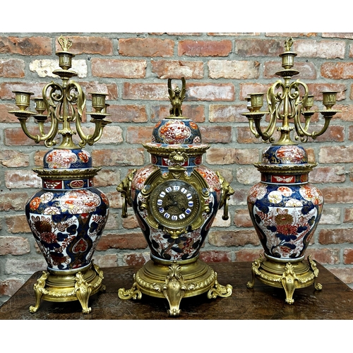 83 - Impressive Imari Chinese influence bronze ormolu and porcelain mantel clock garniture, with five bra... 