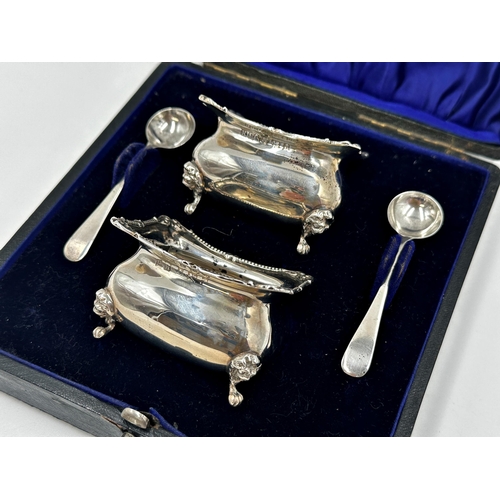 305 - Cased pair of Edwardian salts with spoons, maker Henry Matthews, Birmingham 1901, 3oz approx