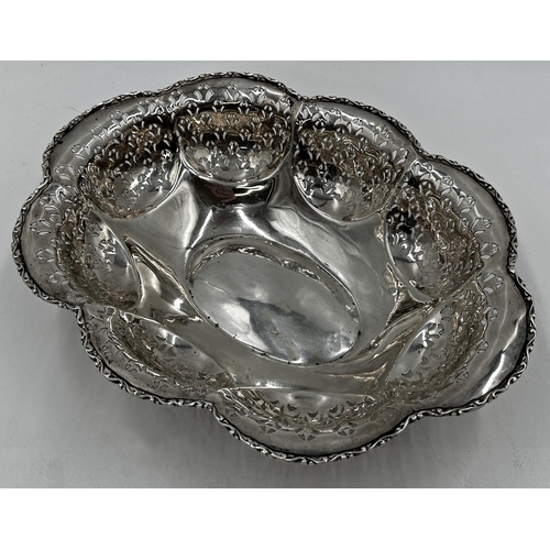 309 - Good quality 1920s silver fruit bowl, with lobed pierced sides, maker Robert William Jay, Birmingham... 