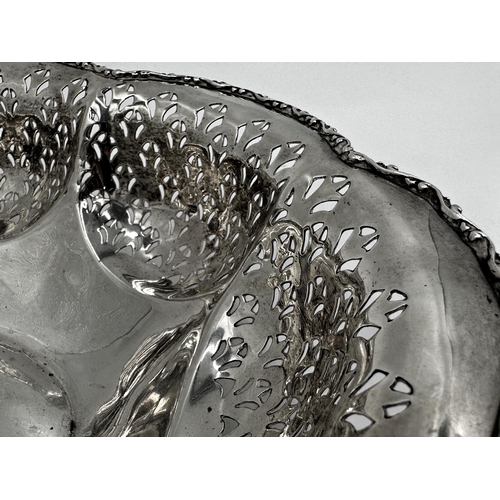 309 - Good quality 1920s silver fruit bowl, with lobed pierced sides, maker Robert William Jay, Birmingham... 