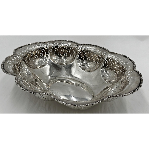 309 - Good quality 1920s silver fruit bowl, with lobed pierced sides, maker Robert William Jay, Birmingham... 