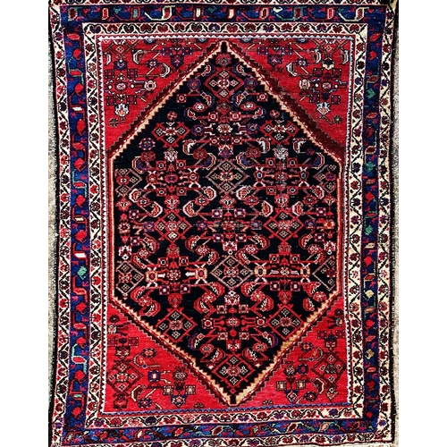 1600 - Good Persian rug, with intricate decoration on red ground, L197 x W126cm