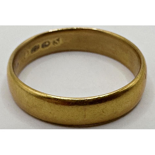 144 - 22ct wedding band, size O, 5.1g