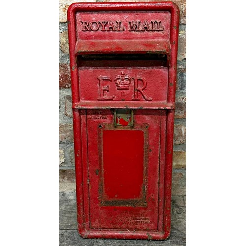 1033 - Good vintage cast iron Royal Mail post box front, 60 x 25cm