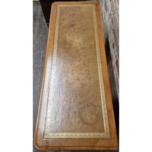 1322 - Early 20th century twin pedestal mahogany desk, gilt tooled leather top fitted with nine drawers to ... 