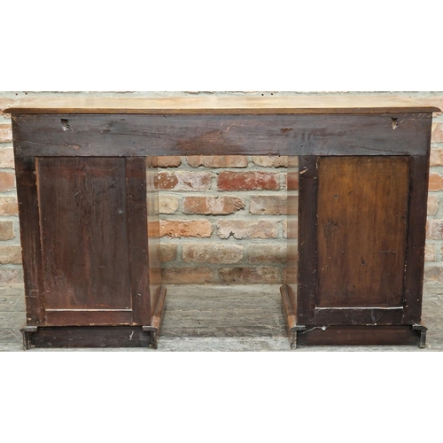 1322 - Early 20th century twin pedestal mahogany desk, gilt tooled leather top fitted with nine drawers to ... 