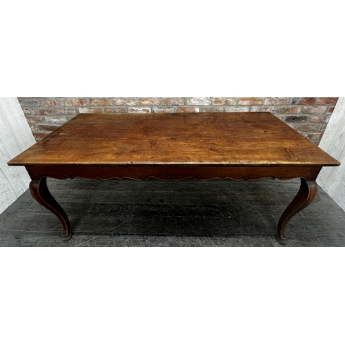 2352 - Good quality 19th century French cherry wood farmhouse refectory table, with moulded serpentine apro... 