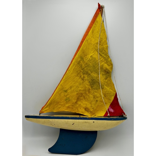 379 - Vintage 'Star Yacht' pond yacht, with painted finish, 41cm long