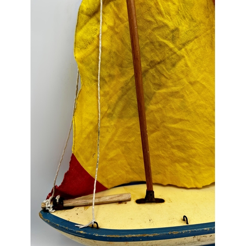 379 - Vintage 'Star Yacht' pond yacht, with painted finish, 41cm long