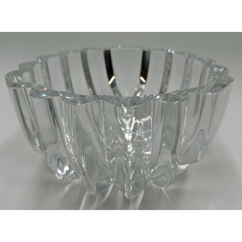 186 - Collection of vintage art glassware to include a three sided ashtray with opaque glass panels, a ver... 