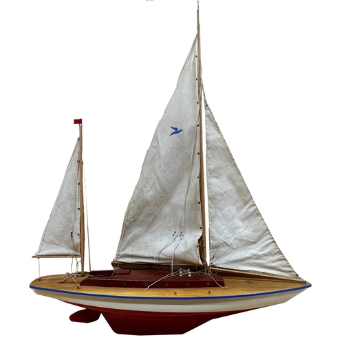 402 - Seifert-Boot German pond yacht, on stand, 115cm high x 93cm long