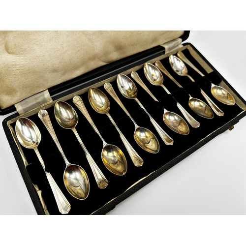 1223 - Cased set of twelve Art Deco style 1940s silver teaspoons, maker Harrison Brothers & Howson, Sheffie... 