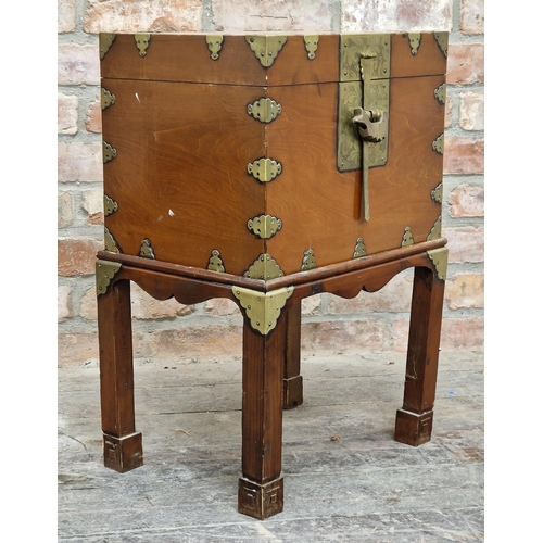 2384 - Vintage Chinese brass bound trunk on stand with rising lid, complete with lock and key, H 64.5cm x W... 