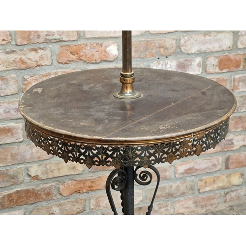 2205 - Antique wrought iron standard lamp of scrolled form, integrated table with pierced metal apron, H 14... 