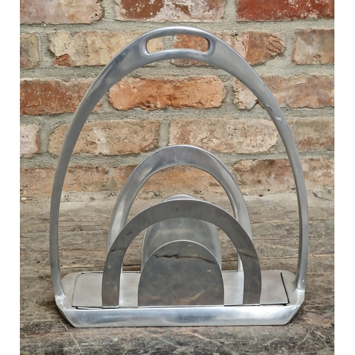 2241 - Vintage cast aluminium magazine rack in the form of stirrups, H 45.5cm x W 39cm x D 13cm