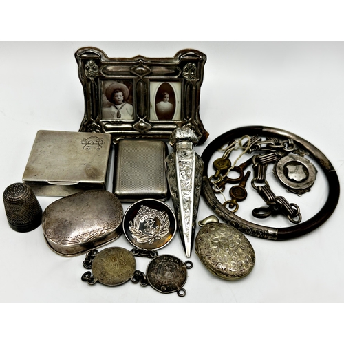 1229 - Good collection of bijouterie or cabinet silver - engine turned purse clock, conical scent bottle, 9... 