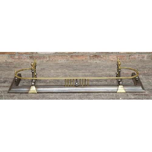 2444 - Impressive late 19th century iron and brass fire fender, H 34cm x W 139cm