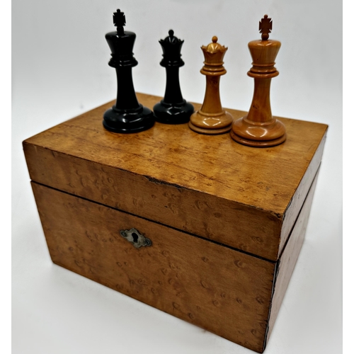 1371 - Good quality Jaques Staunton boxwood and ebony chess set, king inscribed 'Jaques London', rooks and ... 