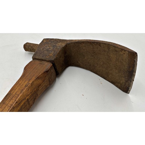 138 - The estate of Peter & Joy Evans of Whiteway, Stroud - Peter Evans adze woodworking tool, with canted... 