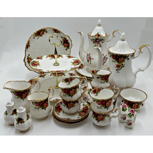 2173 - Good collection of Royal Albert 'Old Country Roses' porcelain tea and dinner wares (see images)