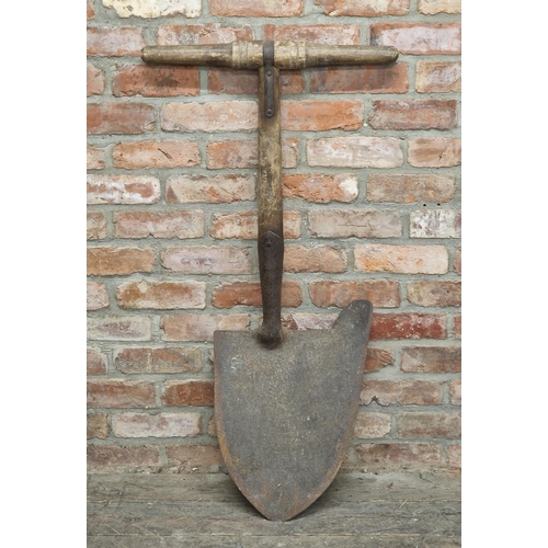 1009 - Large vintage rutting spade, H 115cm