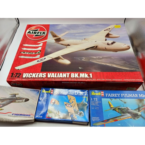 280 - Collection of boxed plastic aeroplane model kits. Includes Airfix, Matchbox & Revell examples. Appro... 