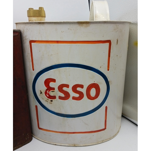 374 - Collection of automobile advertising to include oil cans & bottles. Includes Esso & Shell examples (... 