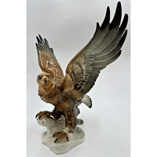 2200 - Karl Tutter for Hutschenreuther porcelain eagle, 26cm high