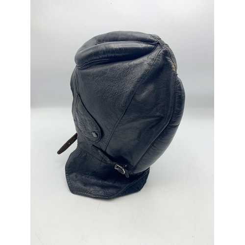 263 - Vintage Black Leather Aviation Flying Hat.