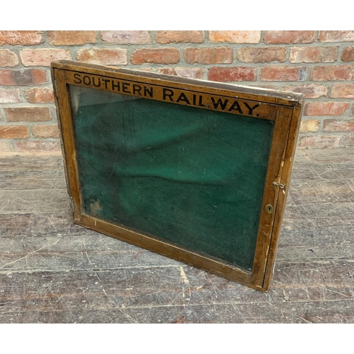 1290 - Southern Railway glass fronted notice board with original green felt interior. W 76CM x L 71cm x H 6... 