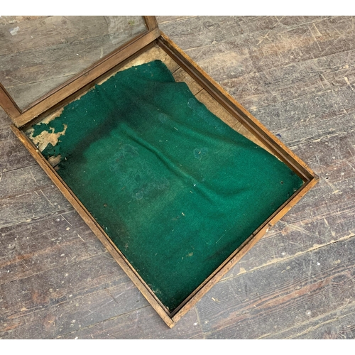 1290 - Southern Railway glass fronted notice board with original green felt interior. W 76CM x L 71cm x H 6... 