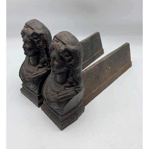 2390 - Antique cast iron fire dog andirons with classical lady design. H 21cm x D 32cm.