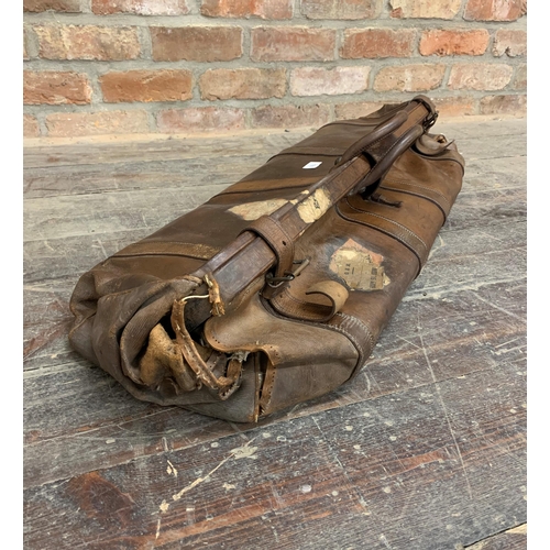 2425 - Large brown leather Gladstone style cricket carry bag. L 95cm.