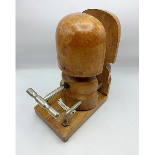 2296 - Edwardian Oak Milliners Hat Stretcher. H 35cm.