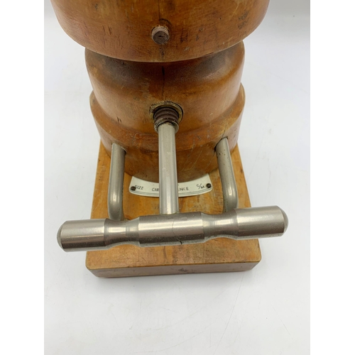 2296 - Edwardian Oak Milliners Hat Stretcher. H 35cm.