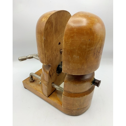 2296 - Edwardian Oak Milliners Hat Stretcher. H 35cm.