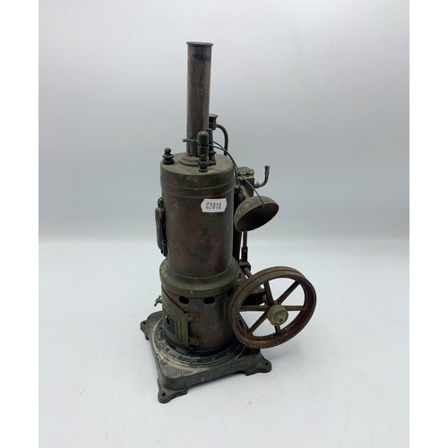 2391 - Miniature steam engine furniture model. h 32cm.