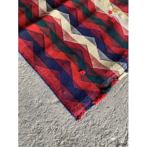 1432 - Good quality Persian Qashgai kilim, with bespoke zigzag design, 250 x 130cm