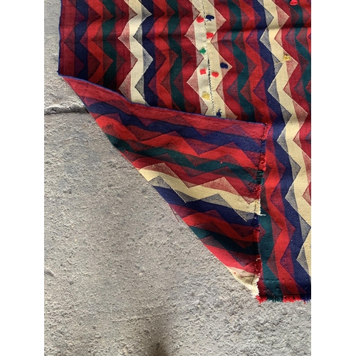 1432 - Good quality Persian Qashgai kilim, with bespoke zigzag design, 250 x 130cm