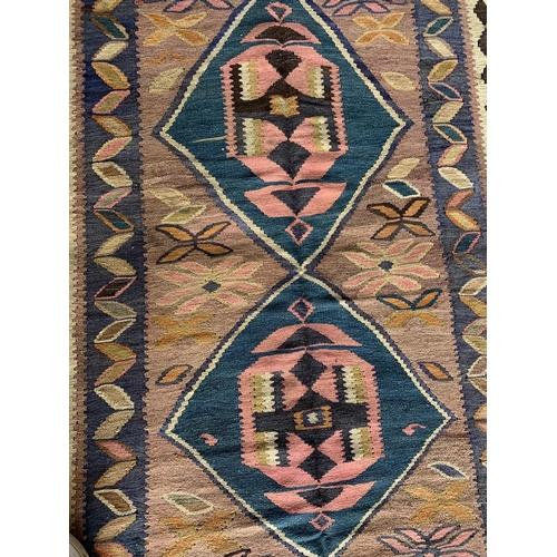 1433 - Good quality old Persian Qashgai kilim, bespoke medallion design, 270 x 130