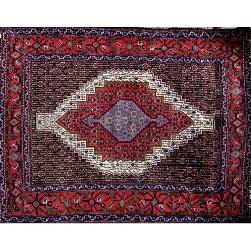 1444 - Good quality North West Persian Senneh rug, bespoke intricate medallion design, 160 x 120cm