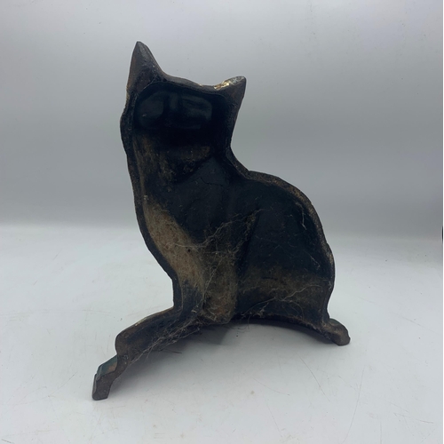 2394 - Antique cast iron painted door stop in the form of a cat, H 29cm