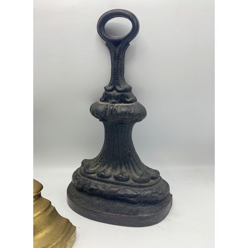 2393 - Quantity of antique brass and cast iron door stops to include fox example (3)