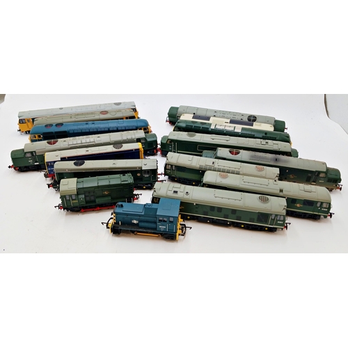 354 - Large collection Of 00 Gauge trains, wagons & tracks.